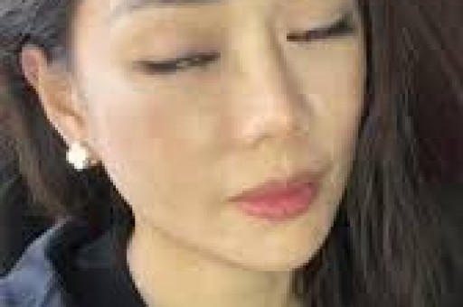 连上5次春晚私下和恩师同居多年怀孕后被骗流产现57岁单身